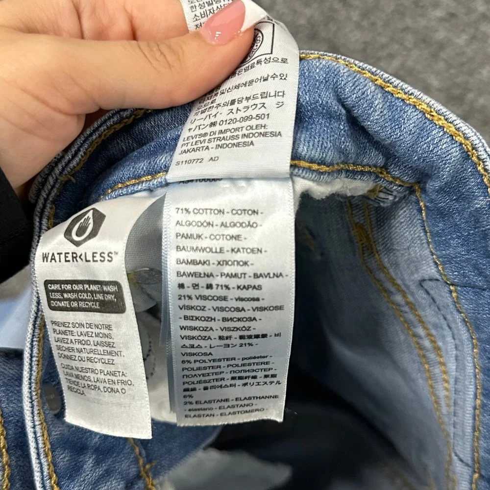 Levi's Jeans Womens Size 28 Light Wash 726 Flare Viscose Blend Ripped Distressed